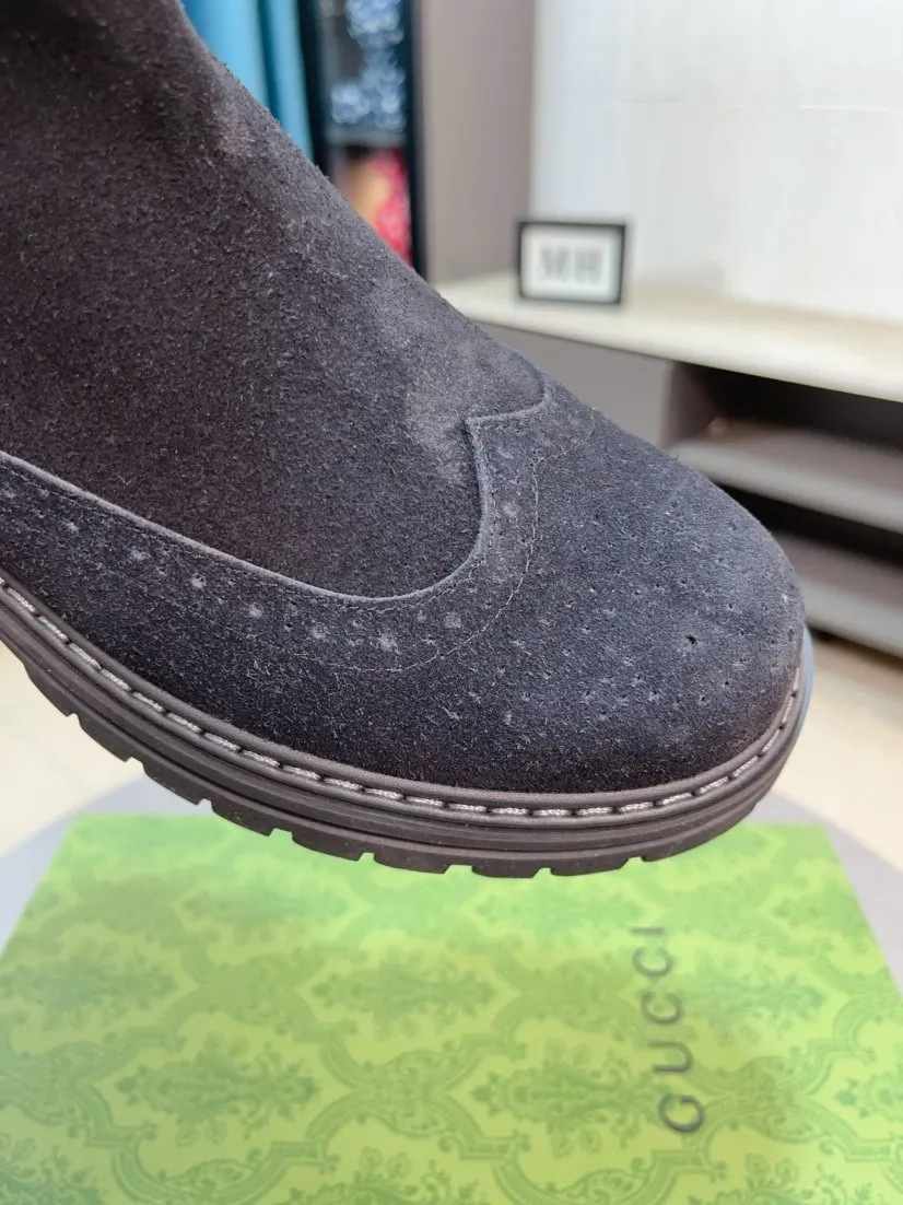 Men's shoes 💰540🌸🌸 (GUCCI) [cow lining plus velvet optional] [can be made without standard] New product Martin boots imported from Canada with full top layer high mercerized frosted fabric, punched using 3D digital technology, high-end and classy, ​​versatile to wear, full of three-dimensionality, close pictures will make you obsessed with the leather. You can't extricate yourself ~ the best on the market.          Fabric: Cowhide/Embossed Lining: Cowhide.          Please make a note when placing an order, sizes: 38-44 (37, 45, 46 can be customized and cannot be returned or exchanged) 5 colors available; black, gray, khaki, coffee, and earthy yellow